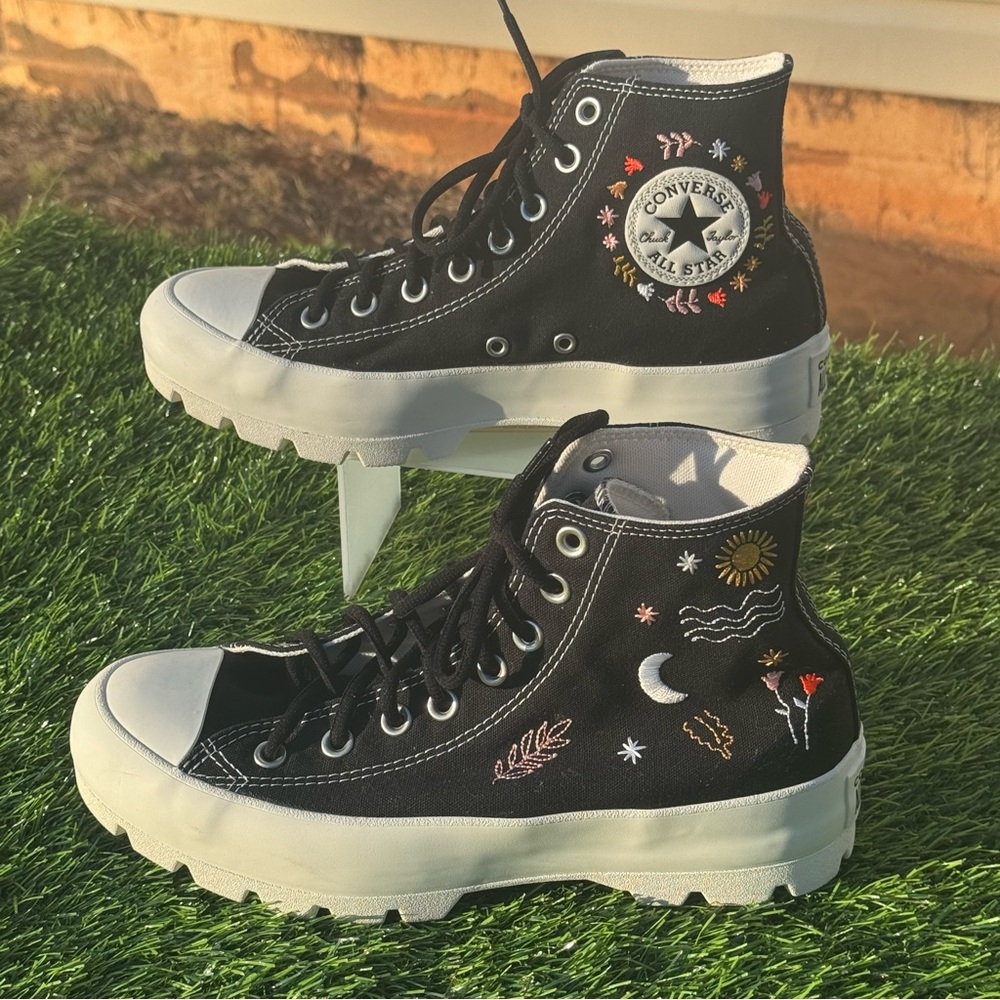 WMNS CHUCK TAYLOR ALL STAR LUGGED HIGH 'IT'S OKAY TO WANDER - BLACK' SIZE 9